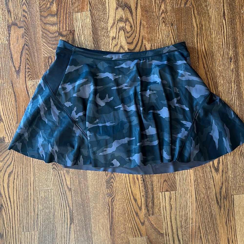 L Athleta match point printed skort in supersonic